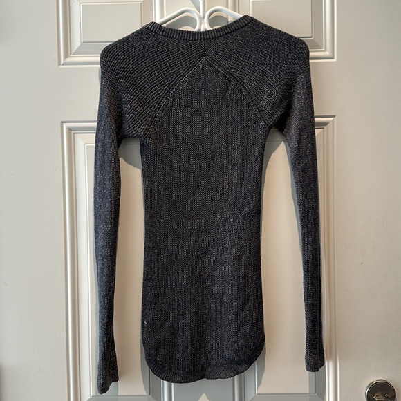 Lululemon Navy and White Knit Sweater Size 2 - Great Condition! - Picture 4 of 5